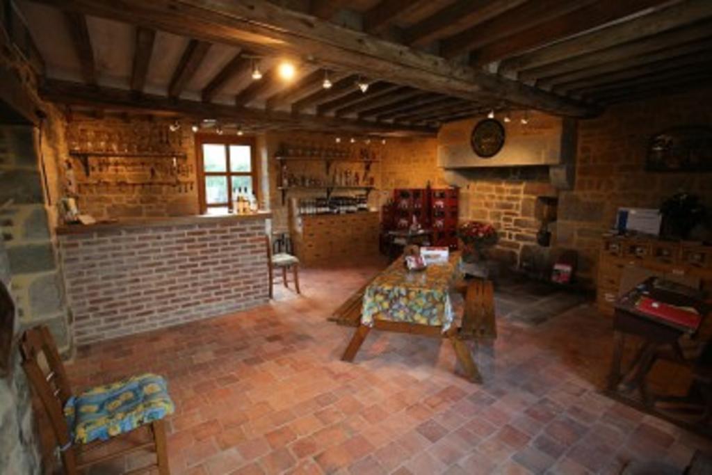 Ferme Cidricole Hugues Desfrieches Bed and Breakfast Sainte-Marguerite-de-Carrouges Eksteriør billede